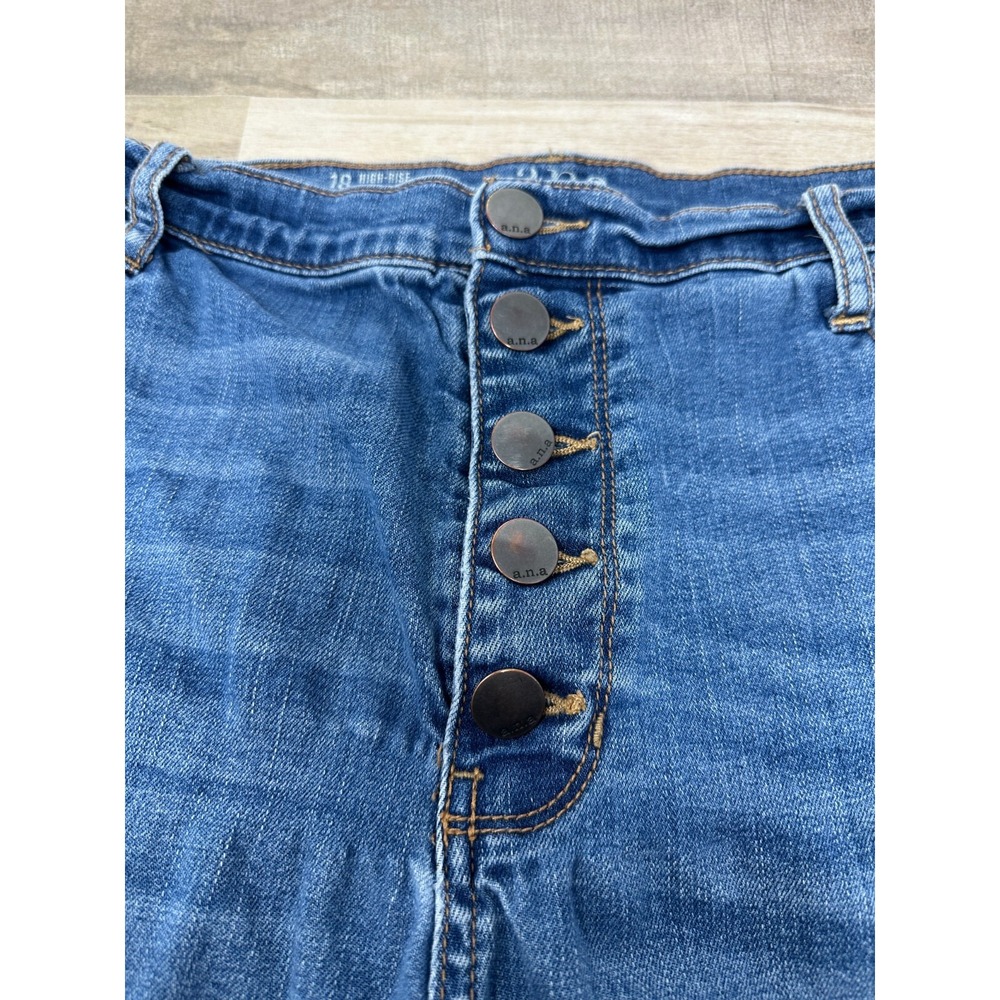 A.n.a Jean Shorts Size 18 High Rise Shorty Medium‎ Wash 3.5" Inseam Cuffed EUC - Picture 3 of 10